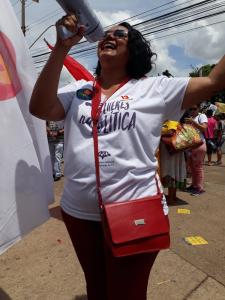 Eliceuda em show, no aniversário do SINPRO, na praça da Ceilândia.